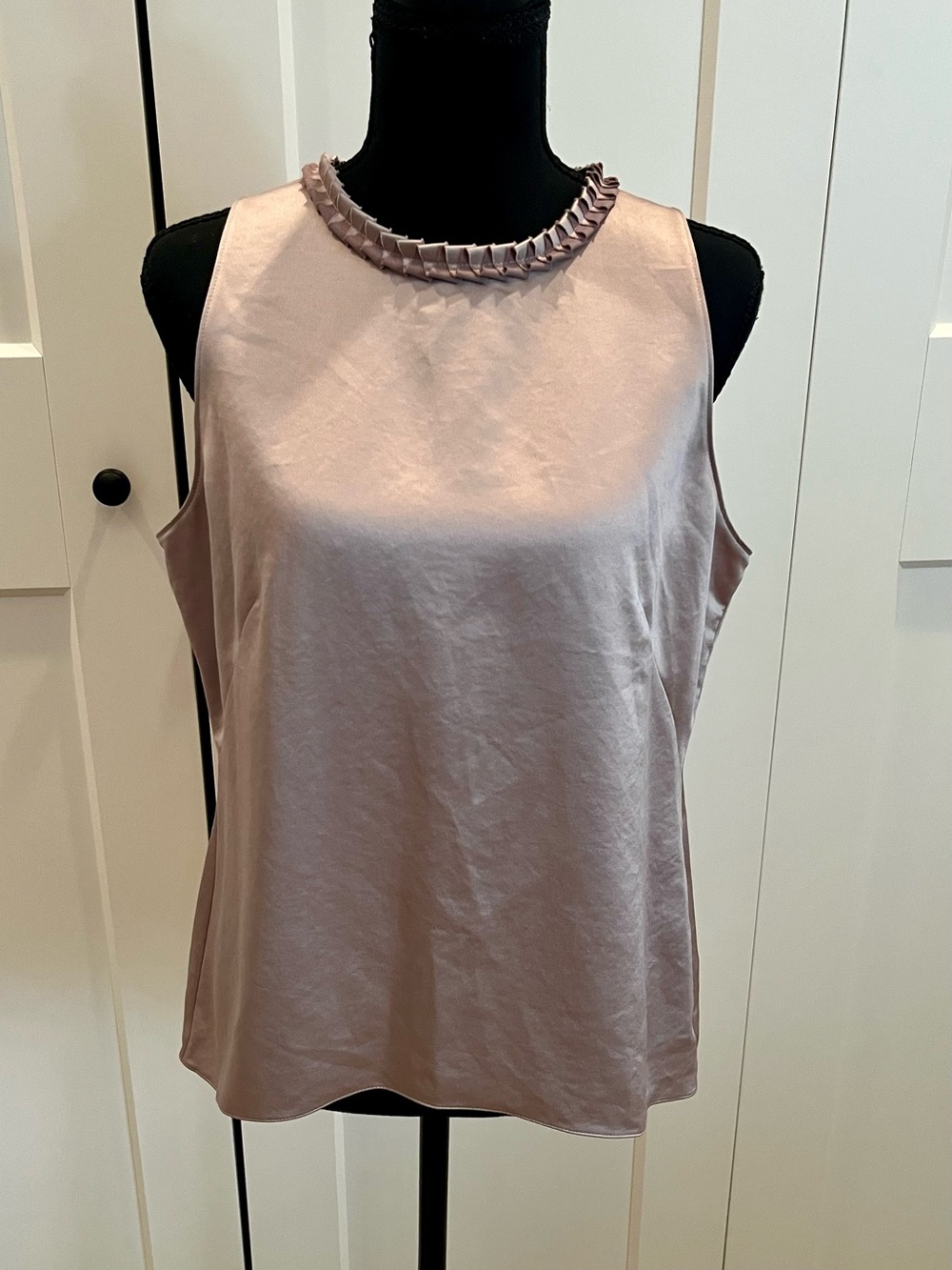 Tahari Champagne Sleeveless Top with Pleated Collar. Perfect for layering. Sz M